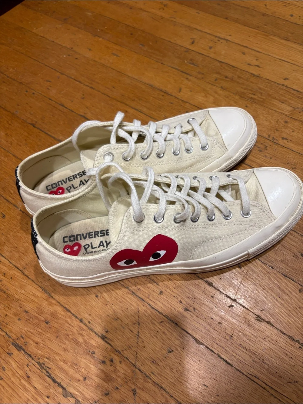 Converse PLAY Comme des Garcons Low-Top Sneakers in Cream with Red Heart